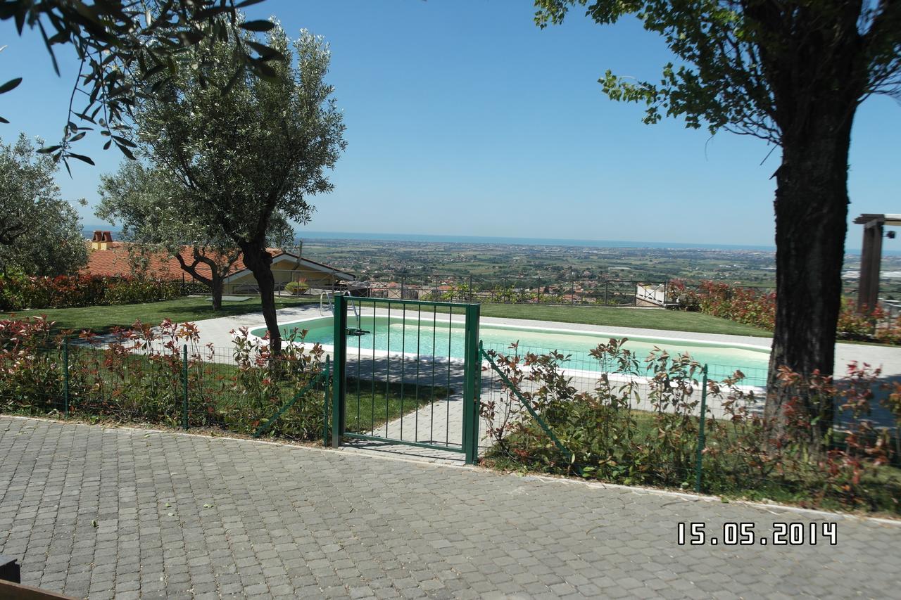 Вилла Agriturismo La Vite E Gli Ulivi Аричча Экстерьер фото